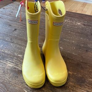 NEW yellow Hunter rain boots